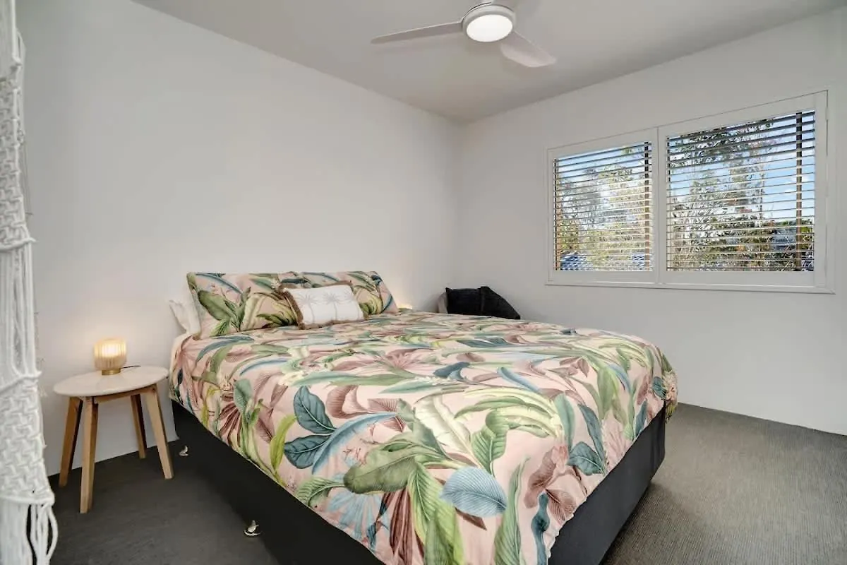 Breezy Waterfront Sanctuary In Central Mooloolaba Australia