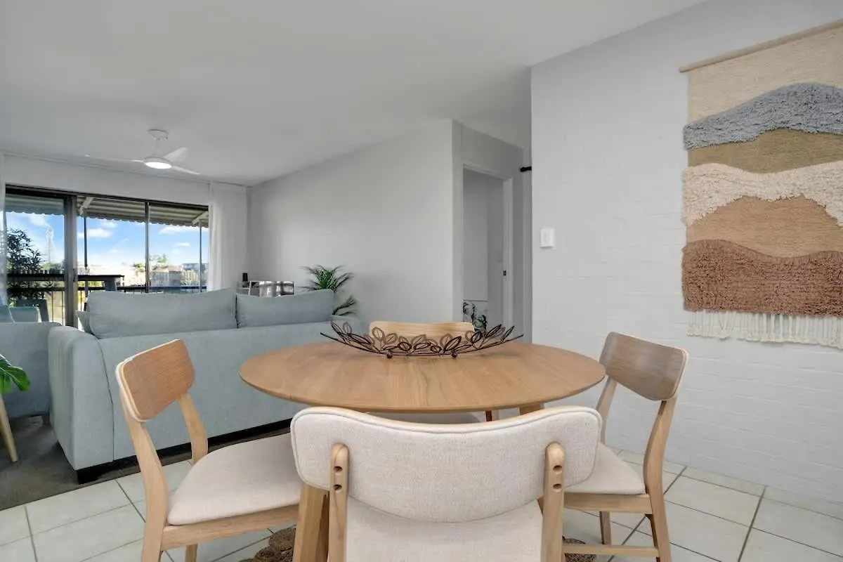Breezy Waterfront Sanctuary In Central Mooloolaba