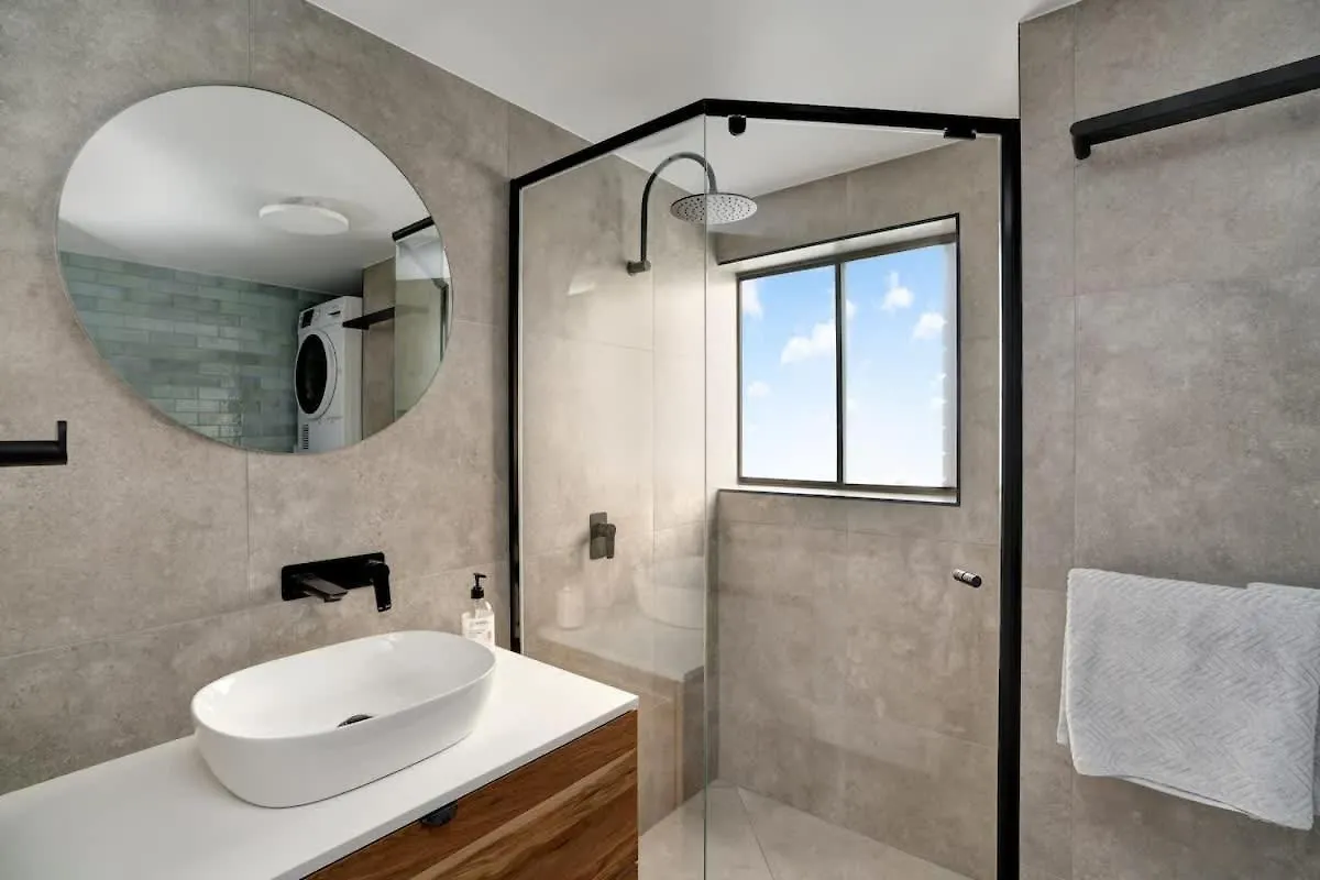Breezy Waterfront Sanctuary In Central Mooloolaba Apartment
