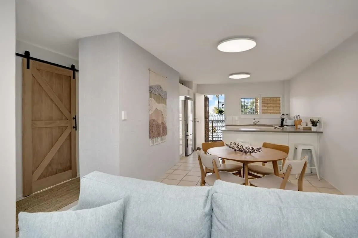 Apartment Breezy Waterfront Sanctuary In Central Mooloolaba